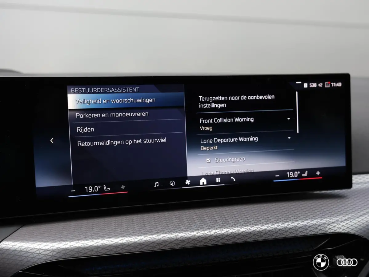 330E xDrive M SPORT 22KW / EL. STOELEN / ACC / HEAD-UP / 360 CAMERA / LEDER / DODEHOEK / 18"