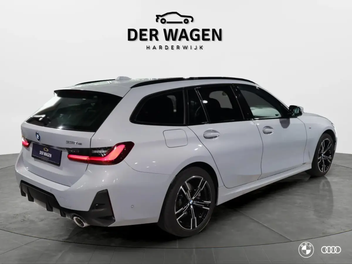 330E xDrive M SPORT 22KW / EL. STOELEN / ACC / HEAD-UP / 360 CAMERA / LEDER / DODEHOEK / 18"