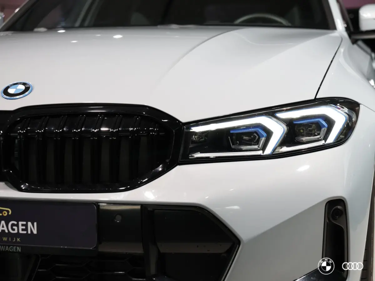 330E xDrive M SPORT 22KW / EL. STOELEN / ACC / HEAD-UP / 360 CAMERA / LEDER / DODEHOEK / 18"