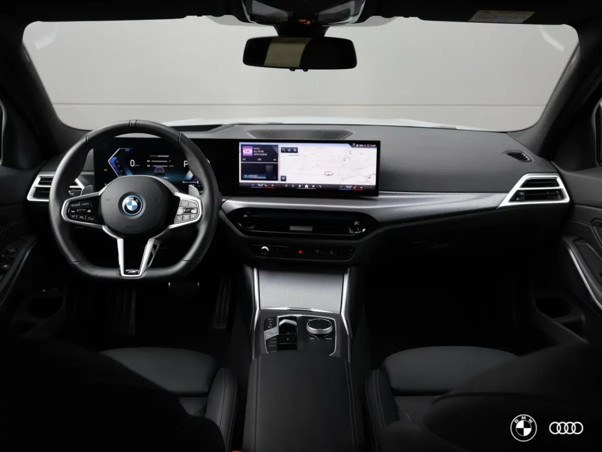 330E xDrive M SPORT 22KW / EL. STOELEN / ACC / HEAD-UP / 360 CAMERA / LEDER / DODEHOEK / 18"
