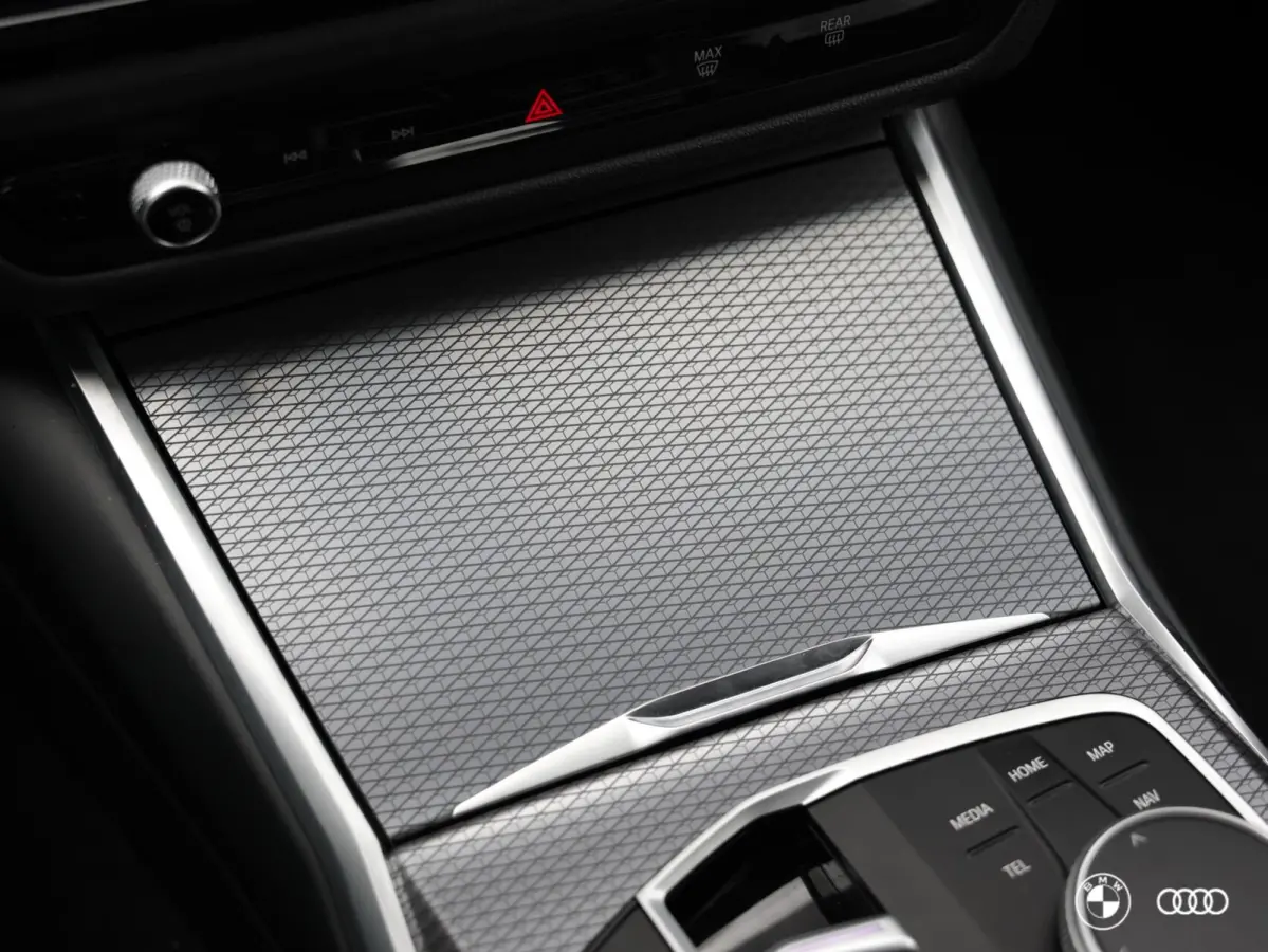 330E xDrive M SPORT 22KW / EL. STOELEN / ACC / HEAD-UP / 360 CAMERA / LEDER / DODEHOEK / 18"