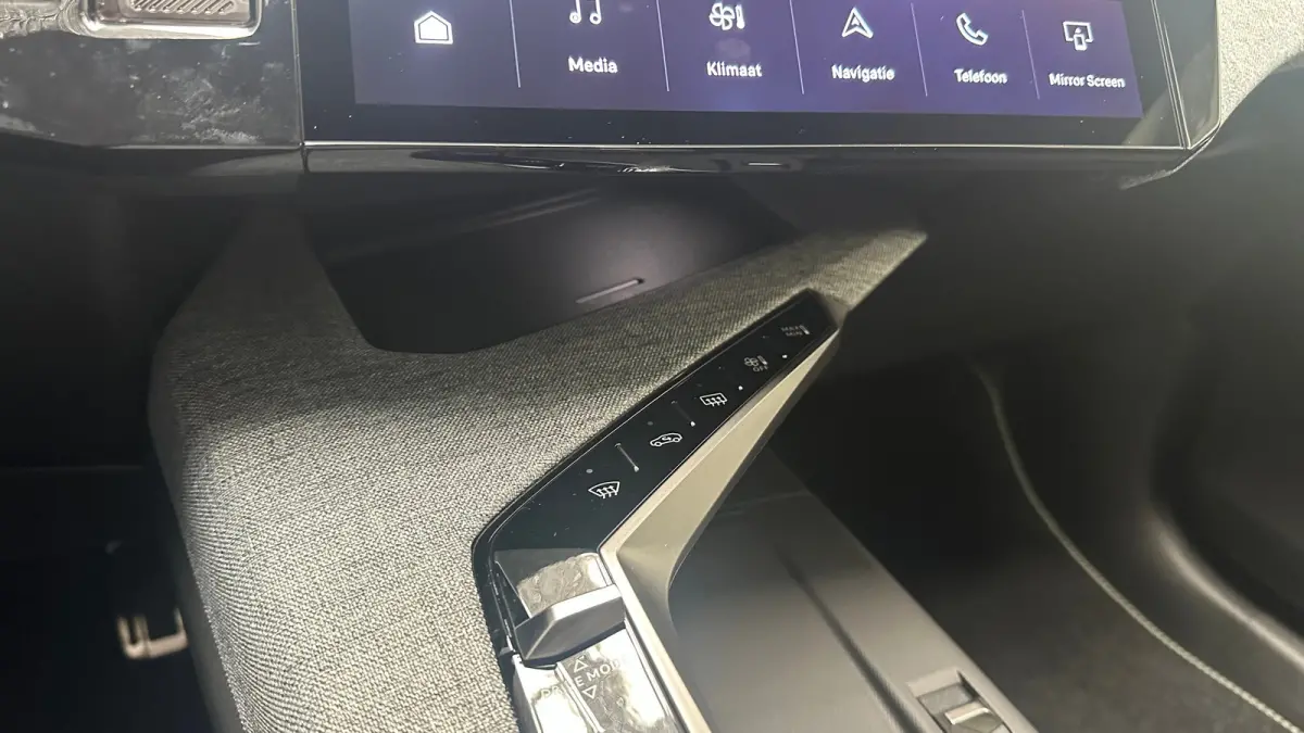GT | Panoramadak | Stoelmassage Voor | Stoelverwarming Voor en Achter | 360° Camera | Apple Carplay / Android Auto | Draadloze Telefoonlader| Elektrische Achterklep | Adaptive Cruise Contro