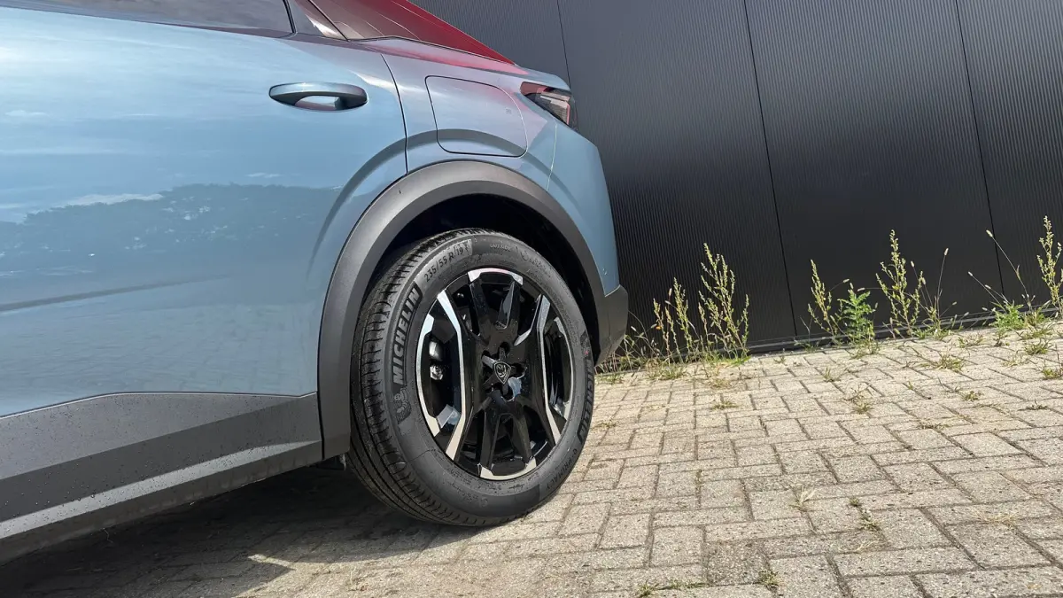 GT | Panoramadak | Stoelmassage Voor | Stoelverwarming Voor en Achter | 360° Camera | Apple Carplay / Android Auto | Draadloze Telefoonlader| Elektrische Achterklep | Adaptive Cruise Contro