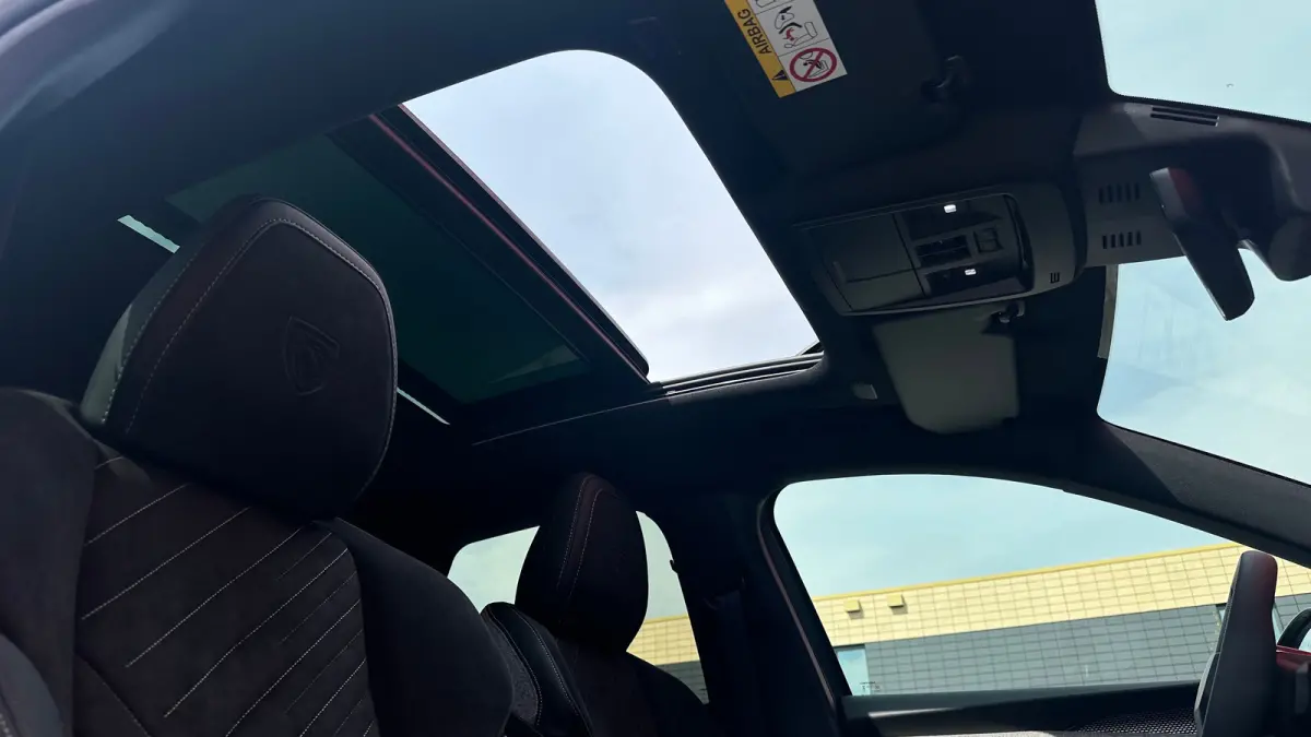 GT | Panoramadak | Stoelmassage Voor | Stoelverwarming Voor en Achter | 360° Camera | Apple Carplay / Android Auto | Draadloze Telefoonlader| Elektrische Achterklep | Adaptive Cruise Contro