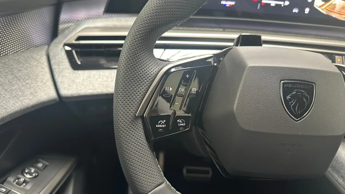 GT | Panoramadak | Stoelmassage Voor | Stoelverwarming Voor en Achter | 360° Camera | Apple Carplay / Android Auto | Draadloze Telefoonlader| Elektrische Achterklep | Adaptive Cruise Contro