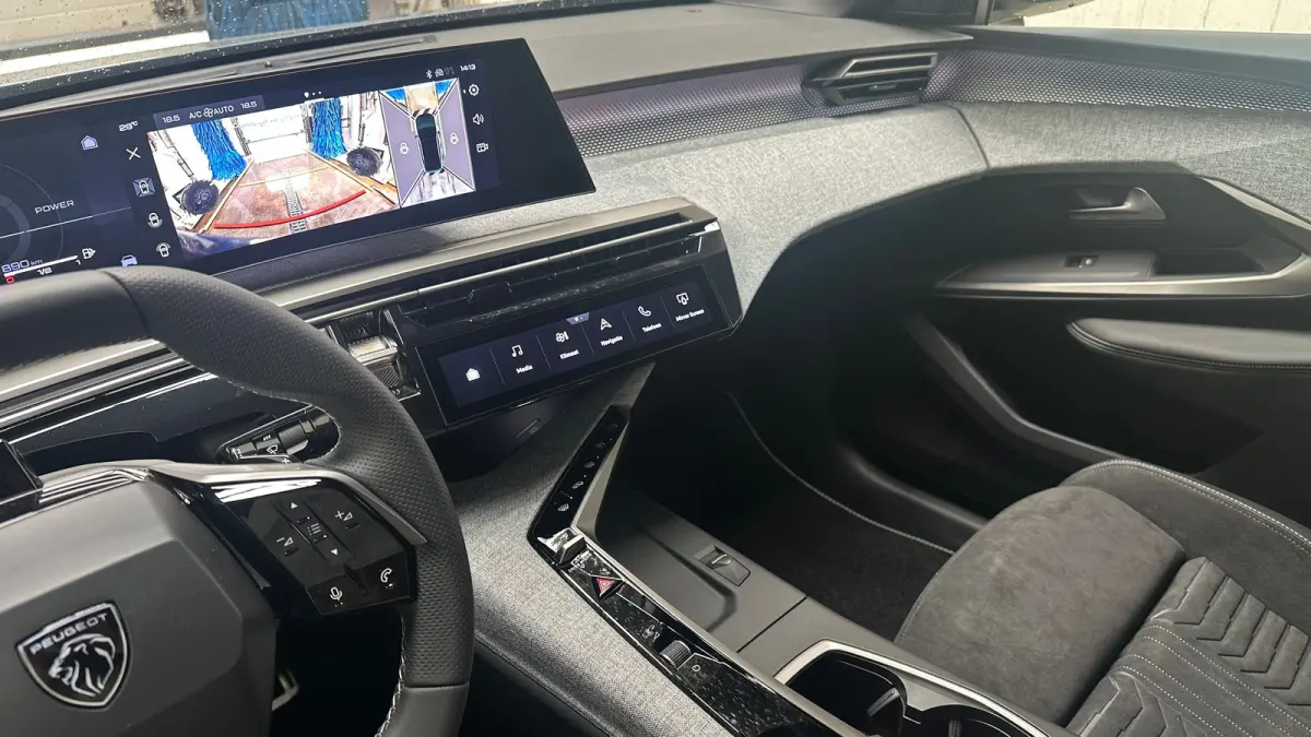 GT | Panoramadak | Stoelmassage Voor | Stoelverwarming Voor en Achter | 360° Camera | Apple Carplay / Android Auto | Draadloze Telefoonlader| Elektrische Achterklep | Adaptive Cruise Contro