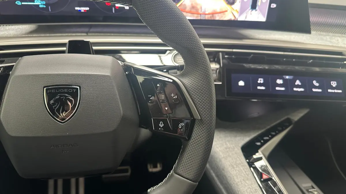 GT | Panoramadak | Stoelmassage Voor | Stoelverwarming Voor en Achter | 360° Camera | Apple Carplay / Android Auto | Draadloze Telefoonlader| Elektrische Achterklep | Adaptive Cruise Contro