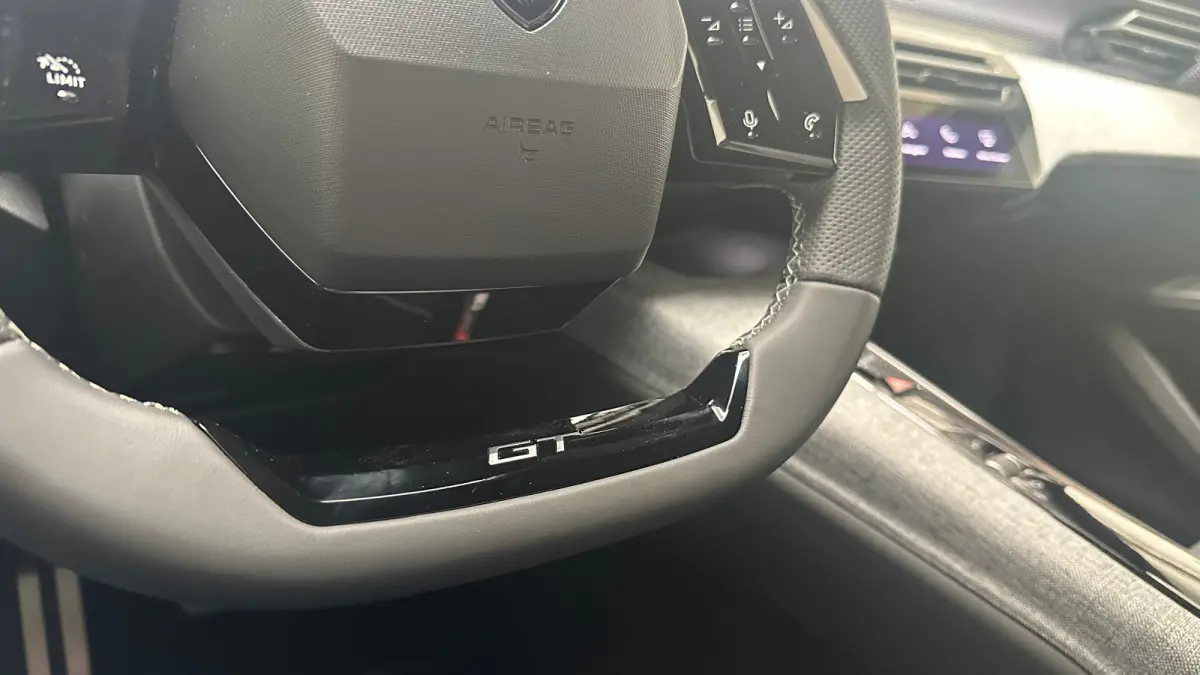 GT | Panoramadak | Stoelmassage Voor | Stoelverwarming Voor en Achter | 360° Camera | Apple Carplay / Android Auto | Draadloze Telefoonlader| Elektrische Achterklep | Adaptive Cruise Contro