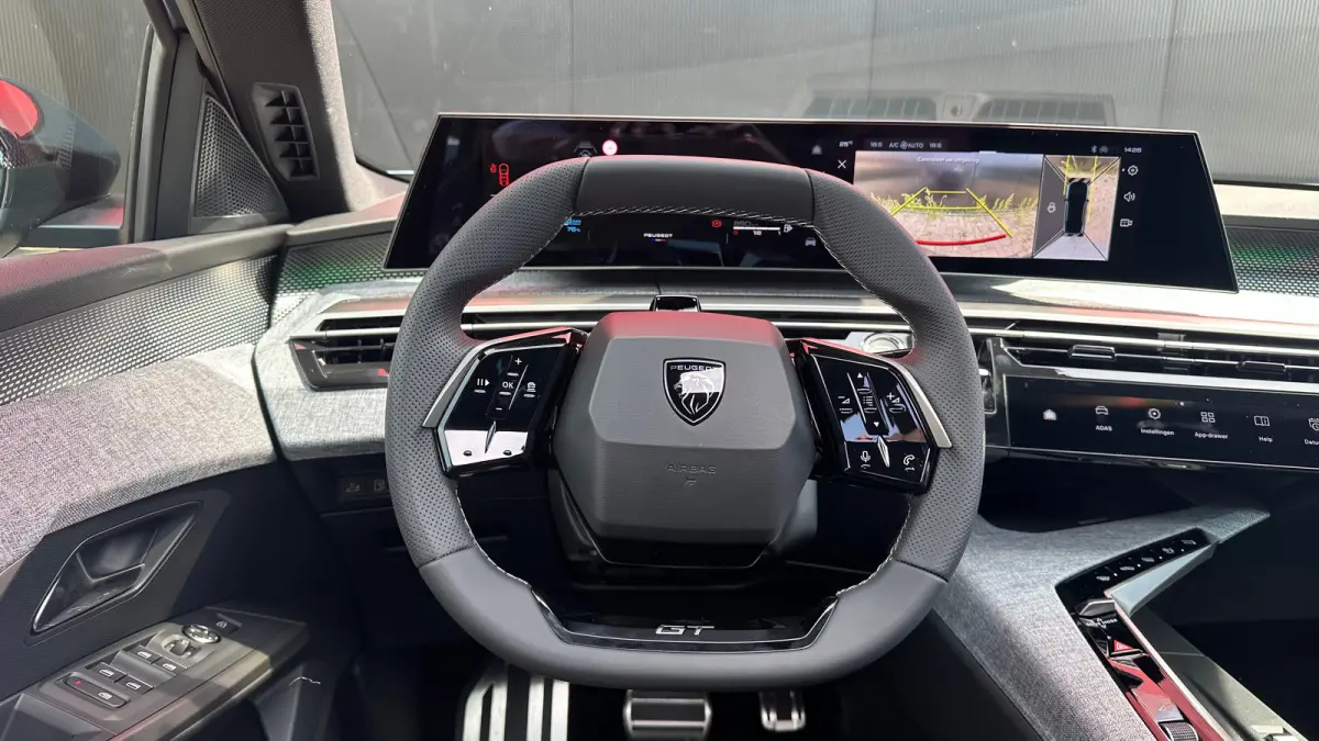 GT | Panoramadak | Stoelmassage Voor | Stoelverwarming Voor en Achter | 360° Camera | Apple Carplay / Android Auto | Draadloze Telefoonlader| Elektrische Achterklep | Adaptive Cruise Contro