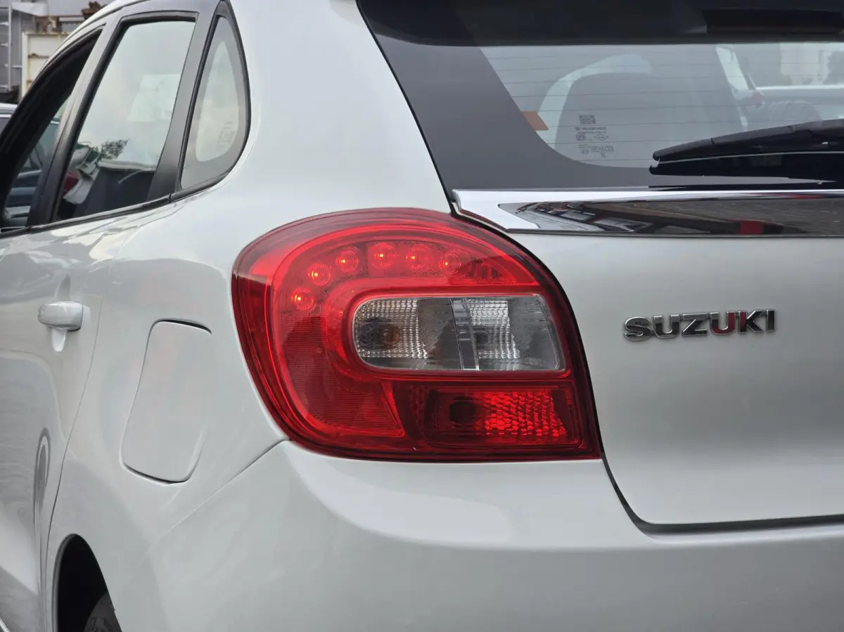 1.2 Exclusive Automaat Xenon/Stoelverw./Airco