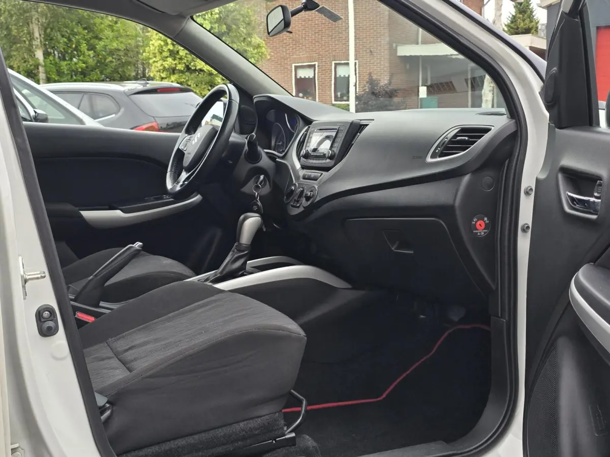 1.2 Exclusive Automaat Xenon/Stoelverw./Airco