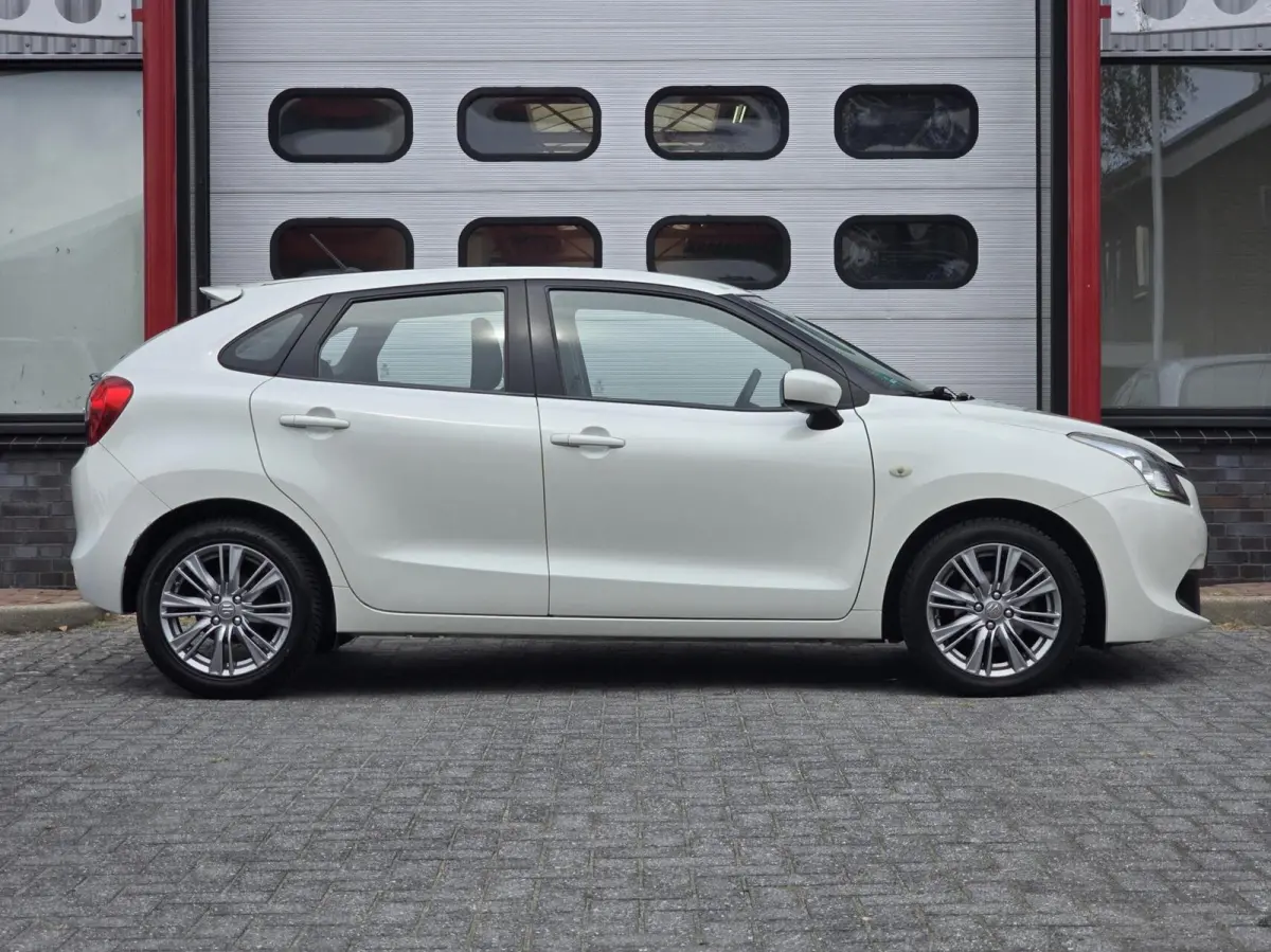 1.2 Exclusive Automaat Xenon/Stoelverw./Airco