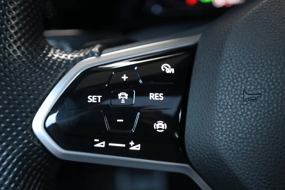 1.5 eTSI R-Line IQ+LED/VIRTUAL/SFEER/ALCANTARA+S.VERWARMING+MASSAGE/18" LMVCAM/ACC/ECC/12 MDN GARANTIE!