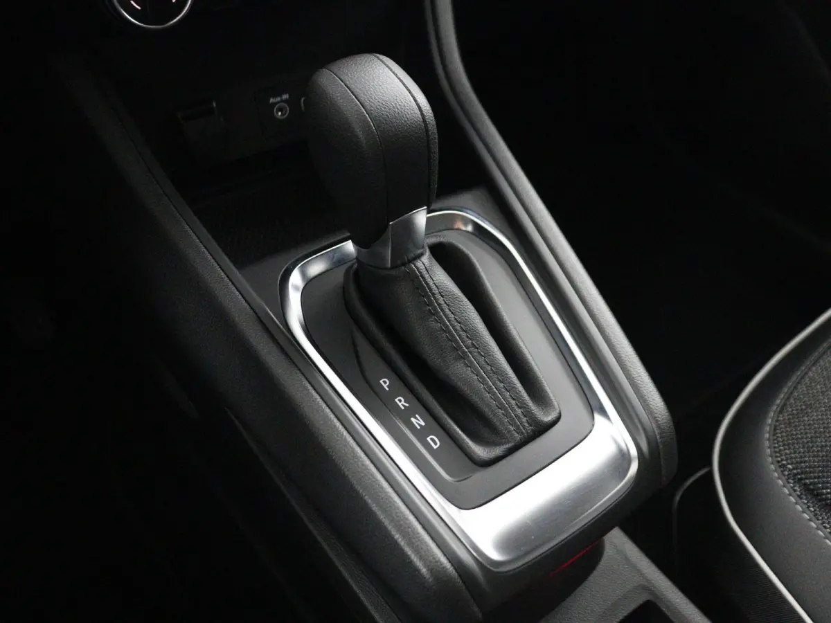 TCe 140 EDC GPF Intens | Automaat | Parkeercamera | Navigatie |