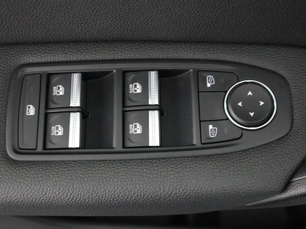 TCe 140 EDC GPF Intens | Automaat | Parkeercamera | Navigatie |