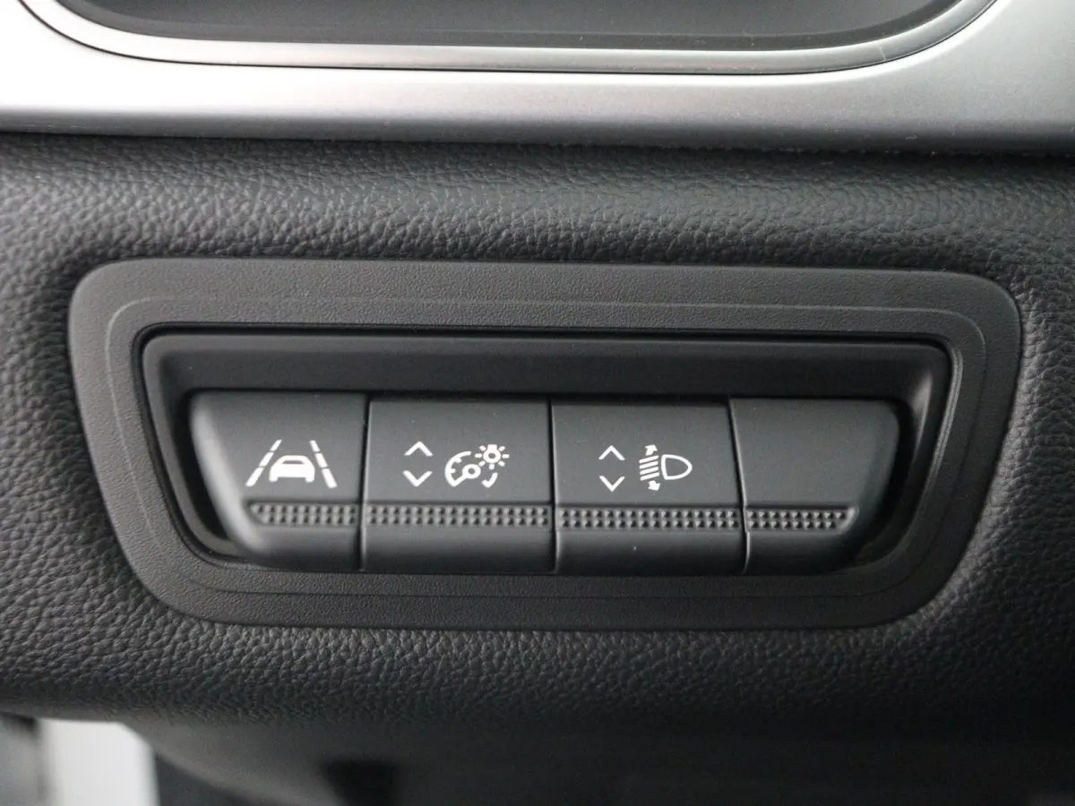 TCe 140 EDC GPF Intens | Automaat | Parkeercamera | Navigatie |