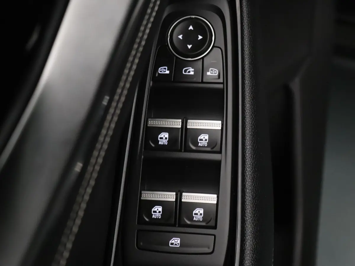 200pk E-Tech full hybrid iconic Apple Carplay/Android Auto | Climate
