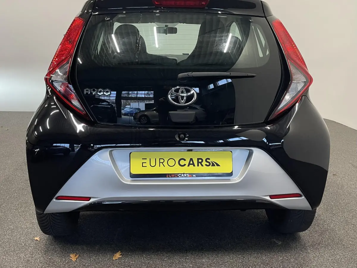 1.0 VVT-i x-play Airco Navigatie Apple Carplay/Android Auto Camera Achter