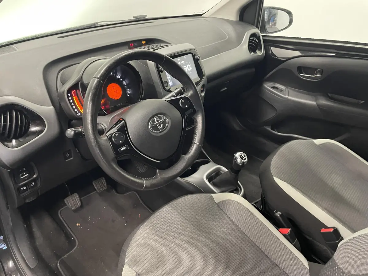 1.0 VVT-i x-play Airco Navigatie Apple Carplay/Android Auto Camera Achter
