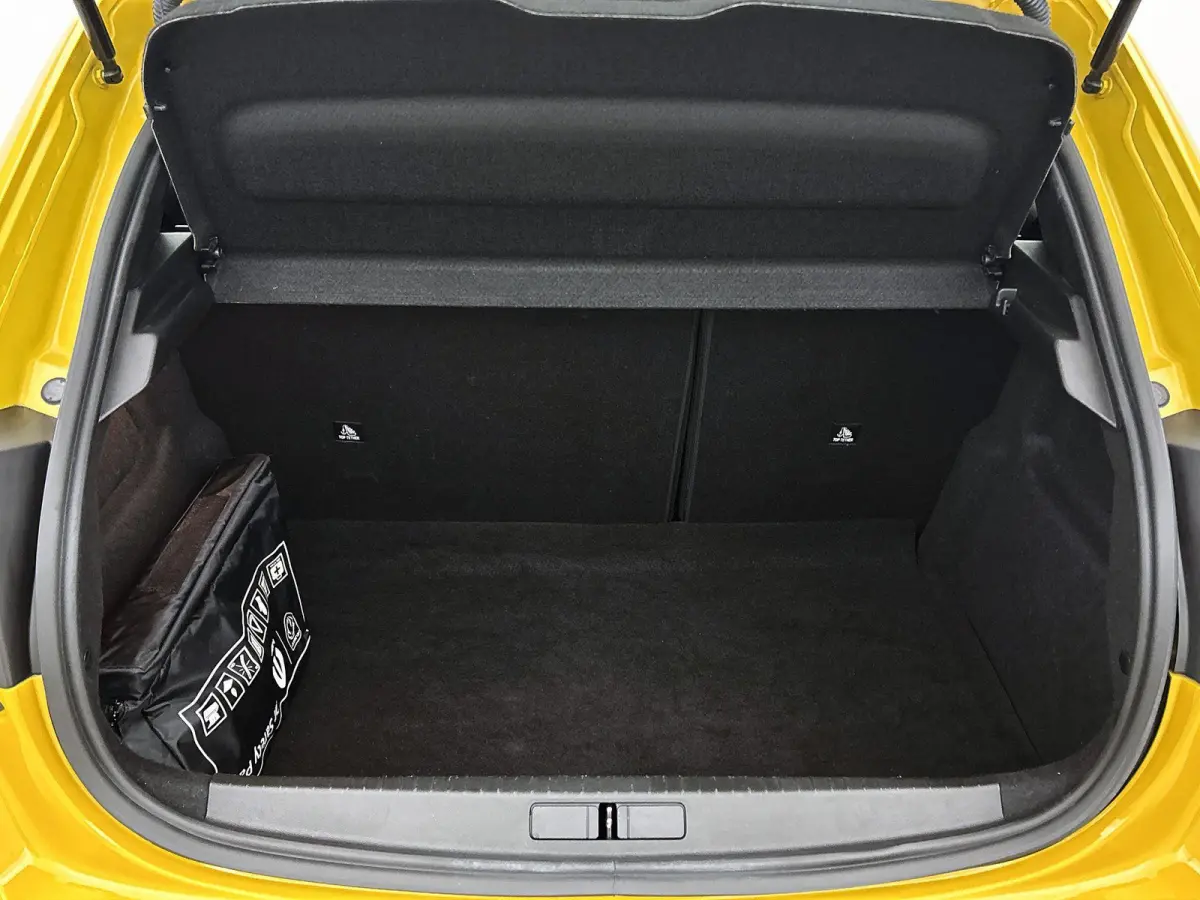 1.2 75pk Active Pack | Navigatie | Airco | Cruise Control | Parkeersensoren | 16"LMV | Apple Carplay/Android Auto |