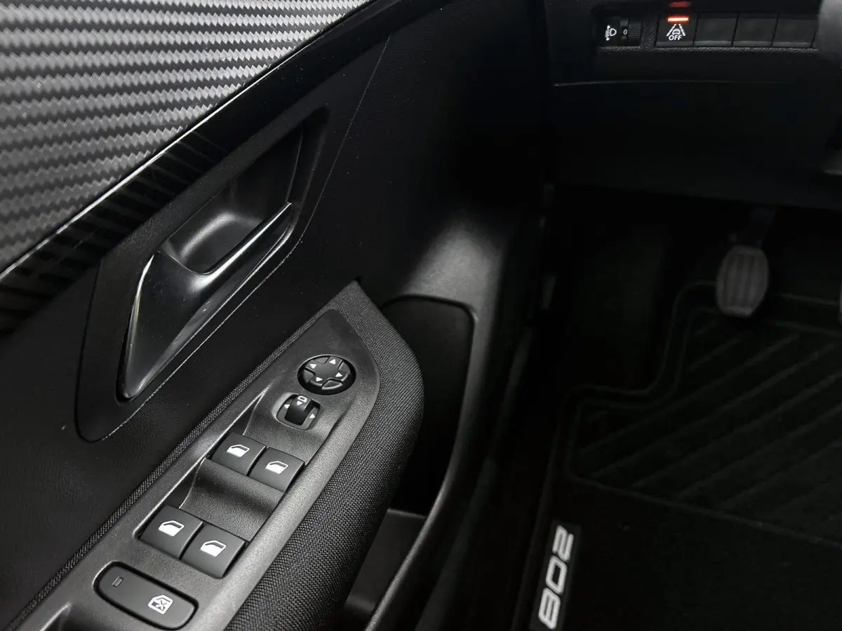 1.2 75pk Active Pack | Navigatie | Airco | Cruise Control | Parkeersensoren | 16"LMV | Apple Carplay/Android Auto |