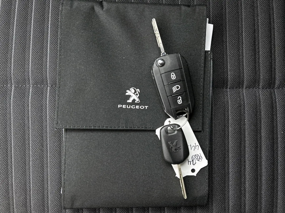 1.2 75pk Active Pack | Navigatie | Airco | Cruise Control | Parkeersensoren | 16"LMV | Apple Carplay/Android Auto |