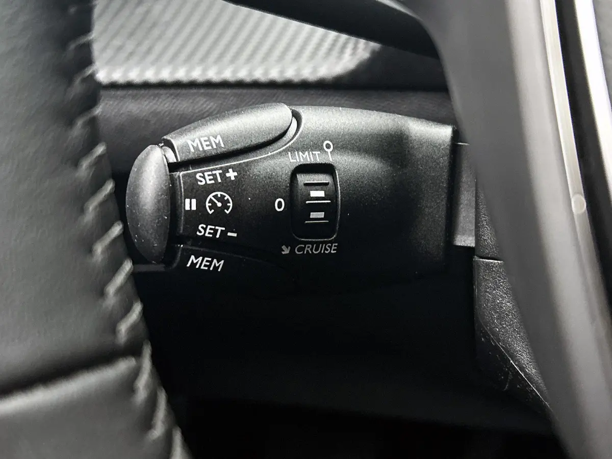 1.2 75pk Active Pack | Navigatie | Airco | Cruise Control | Parkeersensoren | 16"LMV | Apple Carplay/Android Auto |