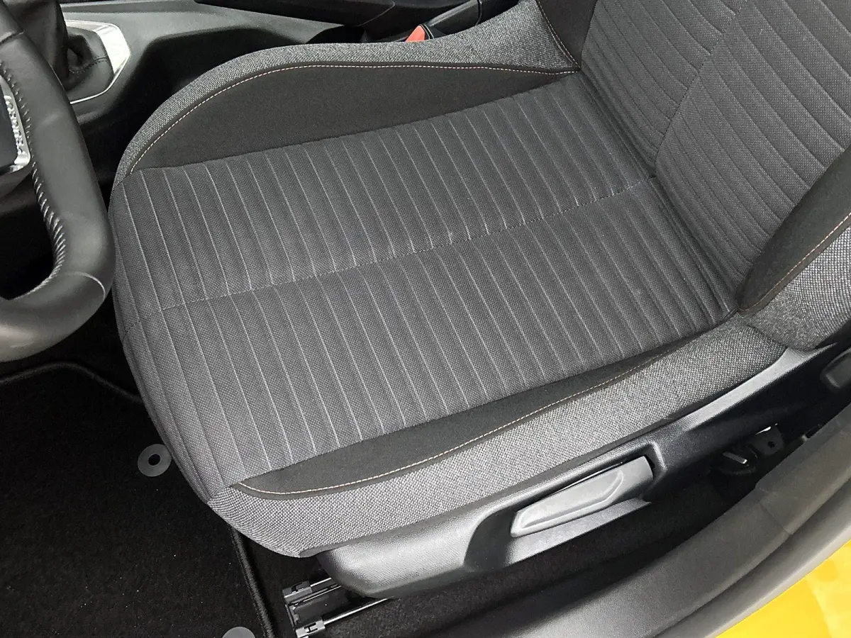 1.2 75pk Active Pack | Navigatie | Airco | Cruise Control | Parkeersensoren | 16"LMV | Apple Carplay/Android Auto |