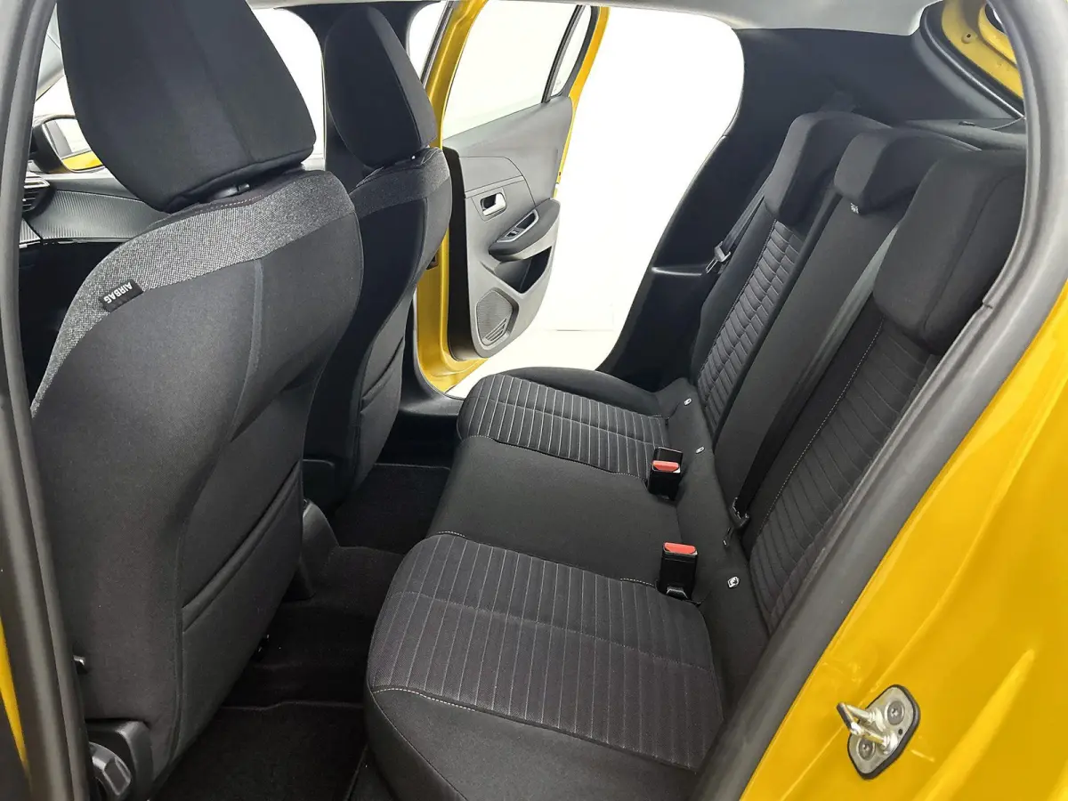 1.2 75pk Active Pack | Navigatie | Airco | Cruise Control | Parkeersensoren | 16"LMV | Apple Carplay/Android Auto |