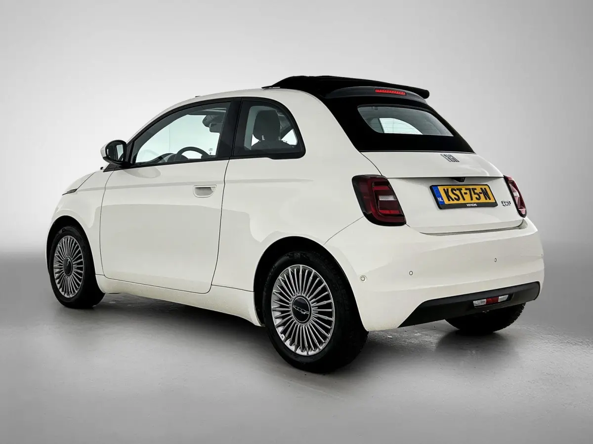 118pk Icon 42 kWh Automaat | Apple Carplay/Android Auto | Armsteun | Camera | Climate Control | Cruise Control | StoelVerwarming | Isofix | Parkeersensoren | DAB Radio |