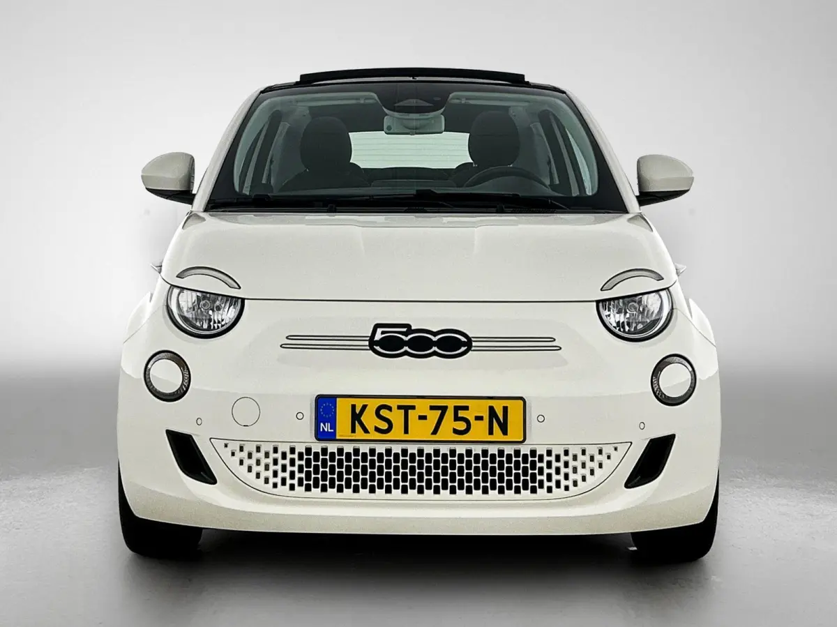 118pk Icon 42 kWh Automaat | Apple Carplay/Android Auto | Armsteun | Camera | Climate Control | Cruise Control | StoelVerwarming | Isofix | Parkeersensoren | DAB Radio |
