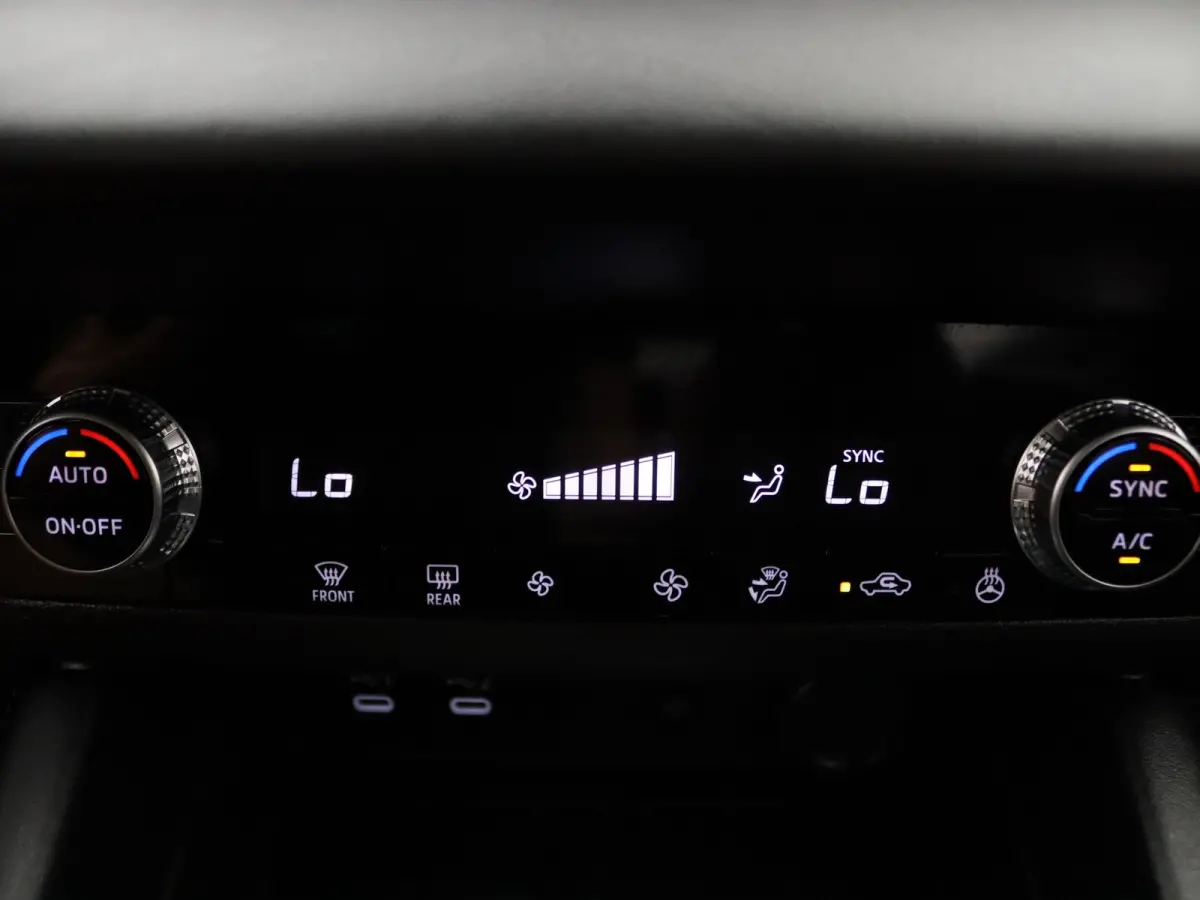 306pk PHEV First Edition Apple Carplay/Android Auto | Climate
