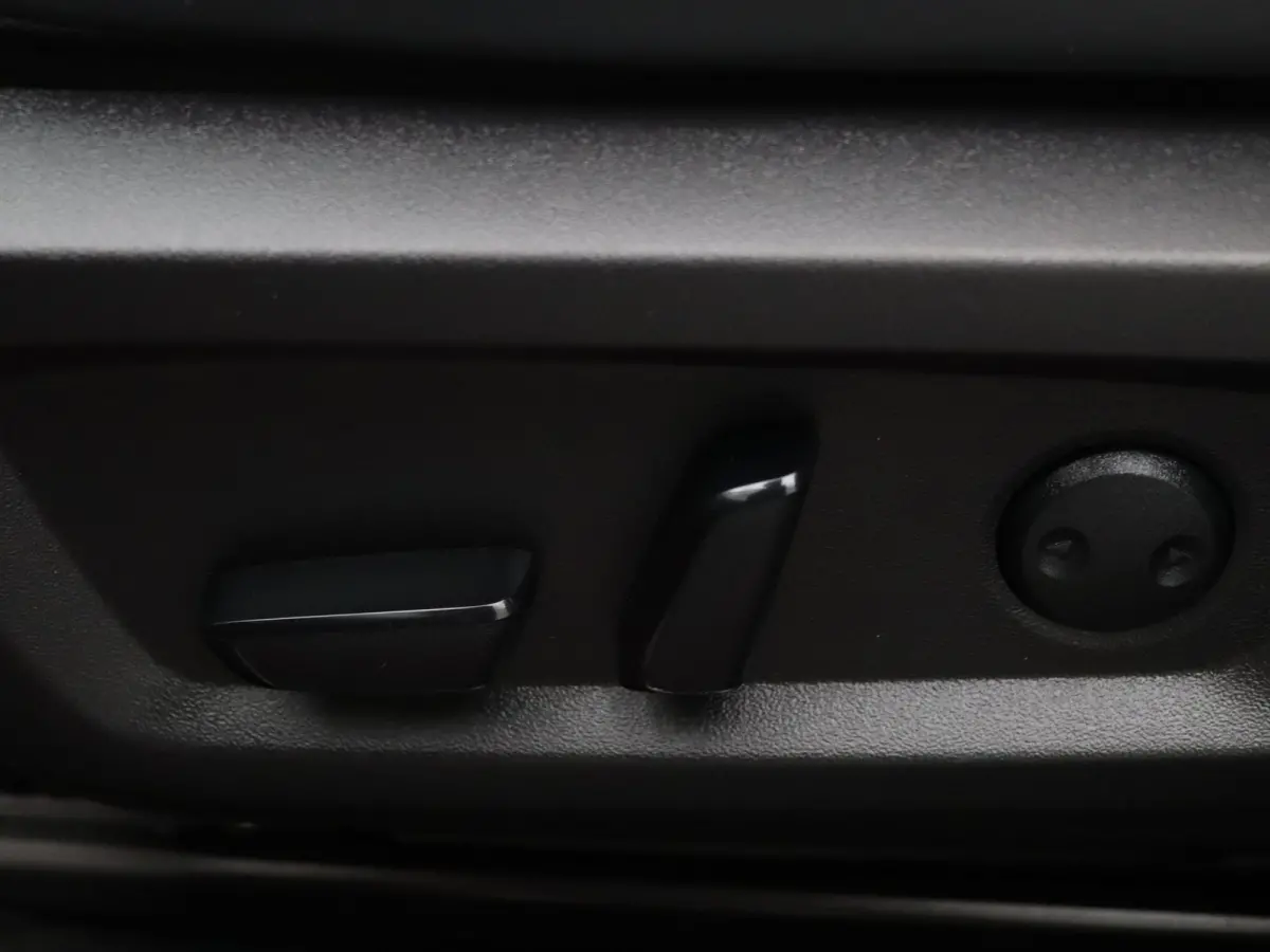 306pk PHEV First Edition Apple Carplay/Android Auto | Climate