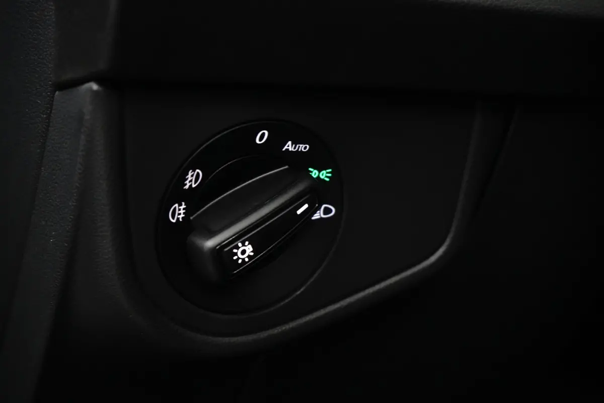 1.0 TSI Life Edition l Matrix LED l Dodehoek Assistent l Elektr. Inklap. Spiegels l Parkeersensoren l Groot Digital Dash l