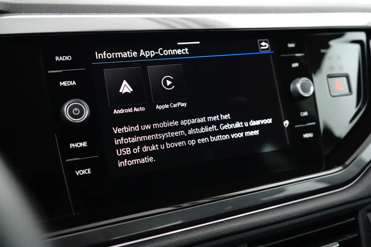 1.0 TSI Life Edition l Matrix LED l Dodehoek Assistent l Elektr. Inklap. Spiegels l Parkeersensoren l Groot Digital Dash l
