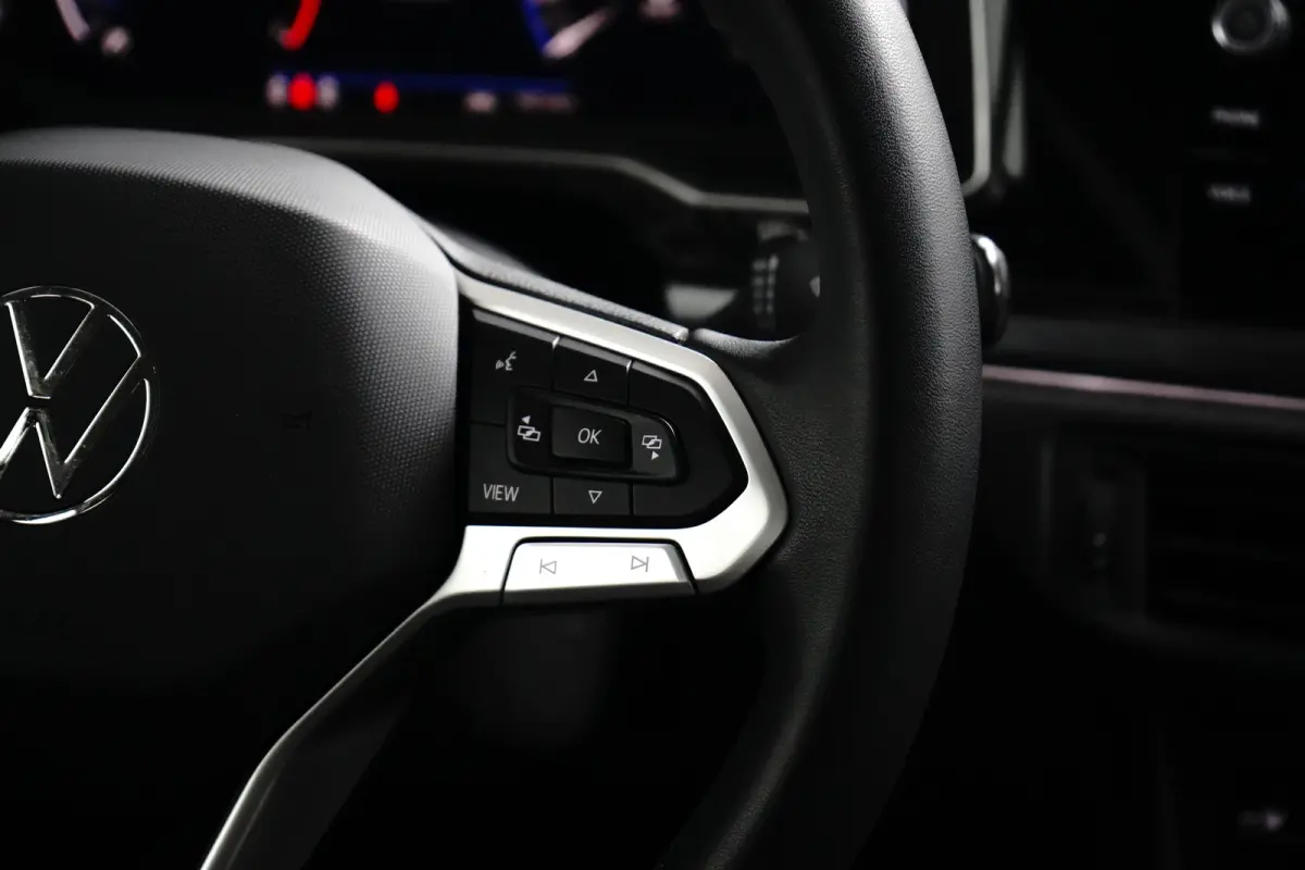 1.0 TSI Life Edition l Matrix LED l Dodehoek Assistent l Elektr. Inklap. Spiegels l Parkeersensoren l Groot Digital Dash l