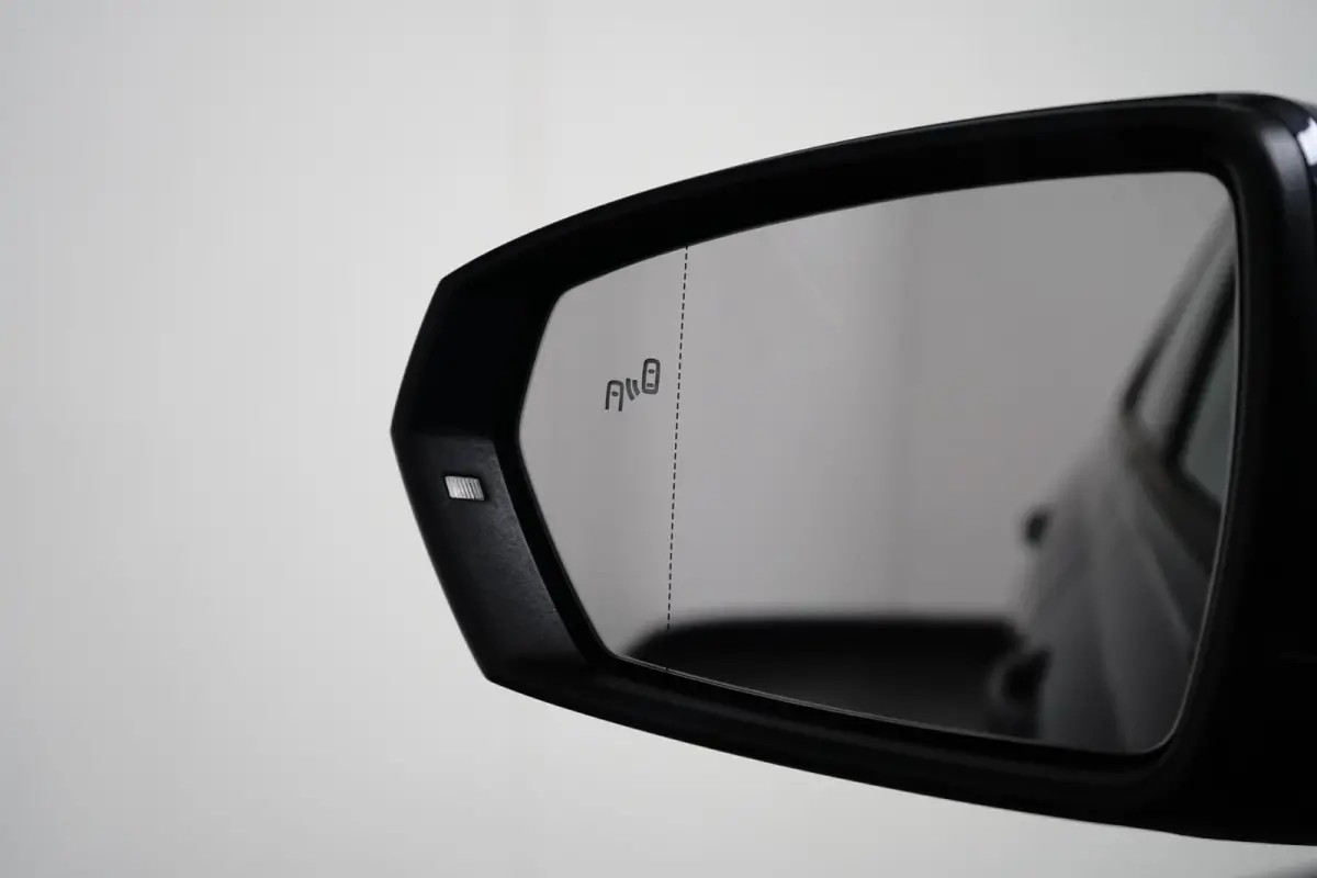 1.0 TSI Life Edition l Matrix LED l Dodehoek Assistent l Elektr. Inklap. Spiegels l Parkeersensoren l Groot Digital Dash l