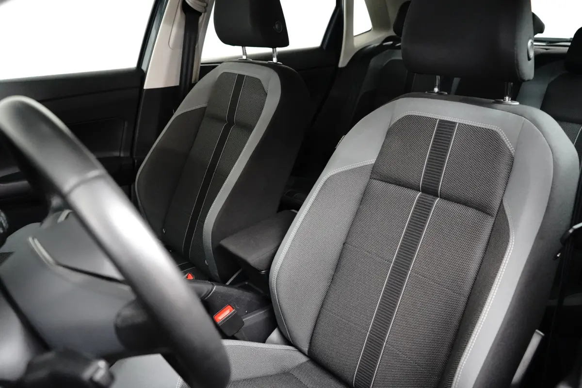 1.0 TSI Life Edition l Matrix LED l Dodehoek Assistent l Elektr. Inklap. Spiegels l Parkeersensoren l Groot Digital Dash l