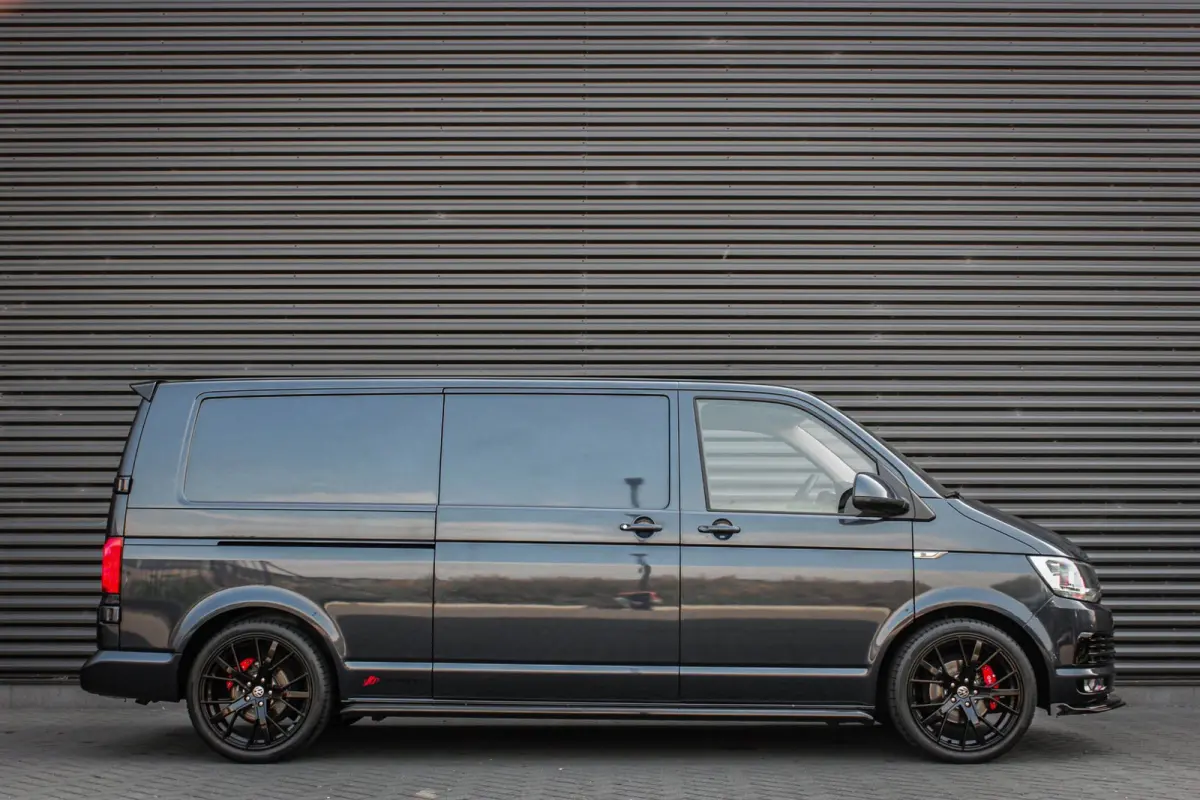 2.0 TDI L2H1 150PK JB-EDITION / PDC / VERLAGINGSVEREN / LEDEREN BEKLEDING / FULL / APPLE CARPLAY /NAVIGATIE