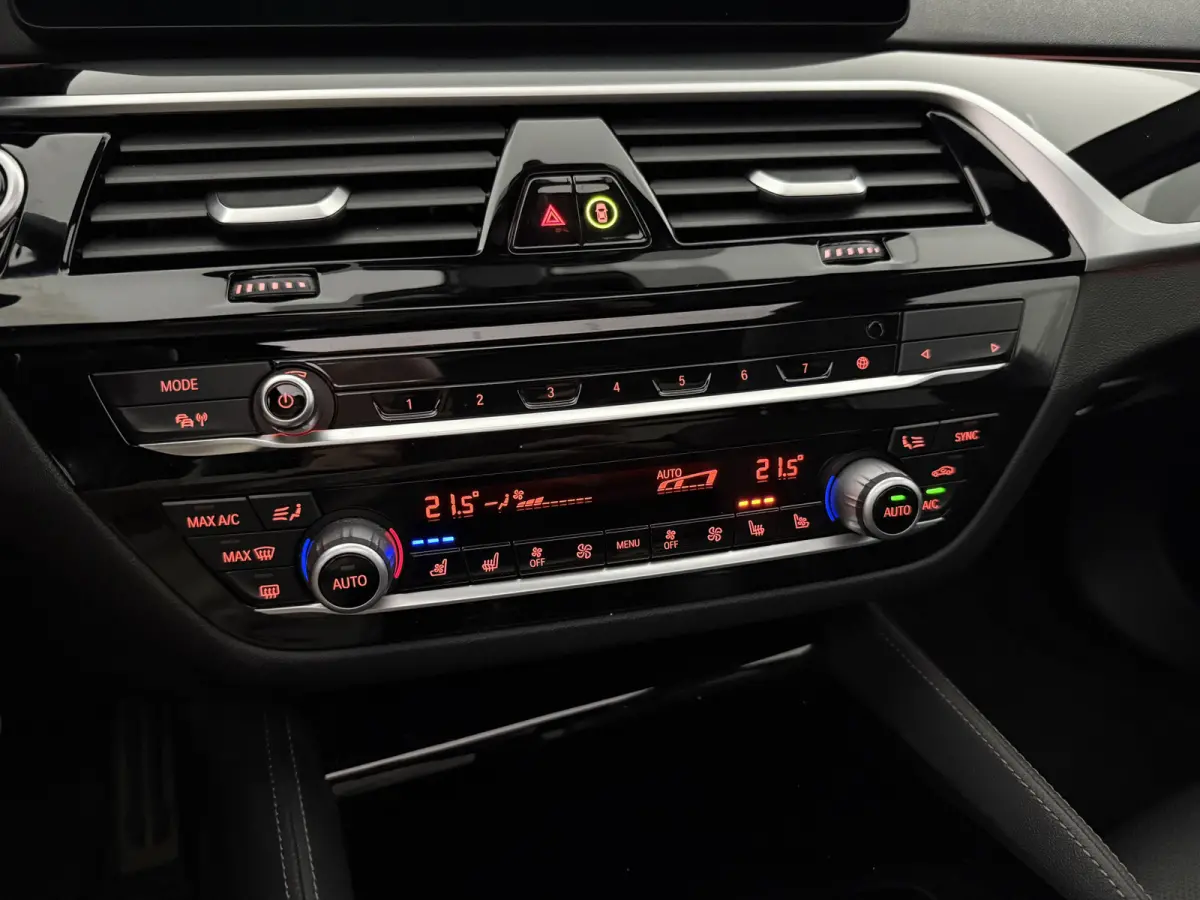 520e Business Edition Plus M-Sport | Pano | Virtual | HuD | BMW Laser | 360° | Memory | Sfeer | Carplay