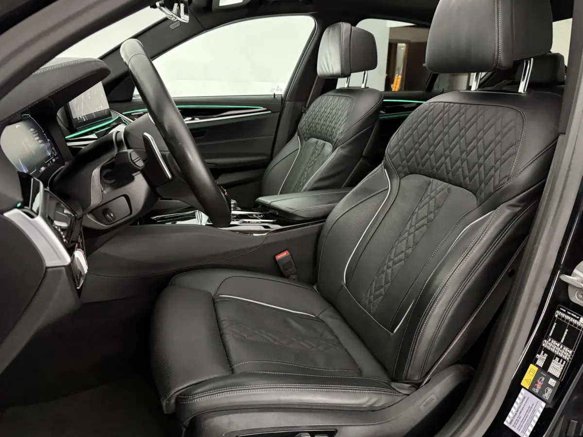520e Business Edition Plus M-Sport | Pano | Virtual | HuD | BMW Laser | 360° | Memory | Sfeer | Carplay