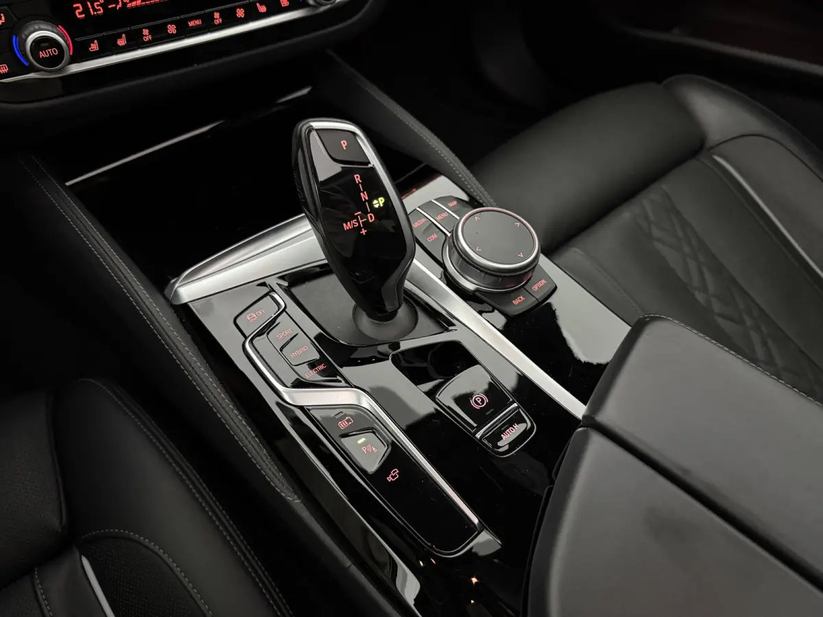 520e Business Edition Plus M-Sport | Pano | Virtual | HuD | BMW Laser | 360° | Memory | Sfeer | Carplay