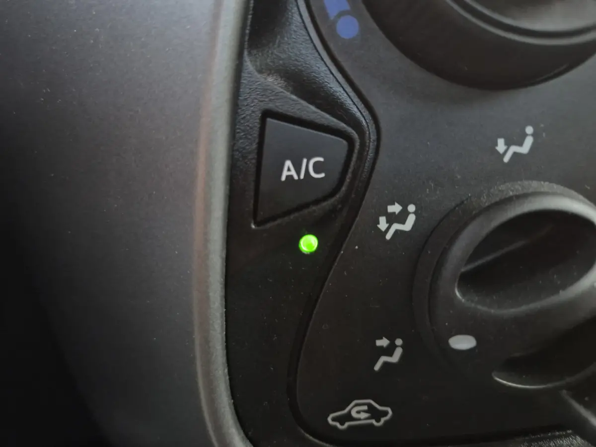 1.0 VVT-i x-play Achteruitrij camera.