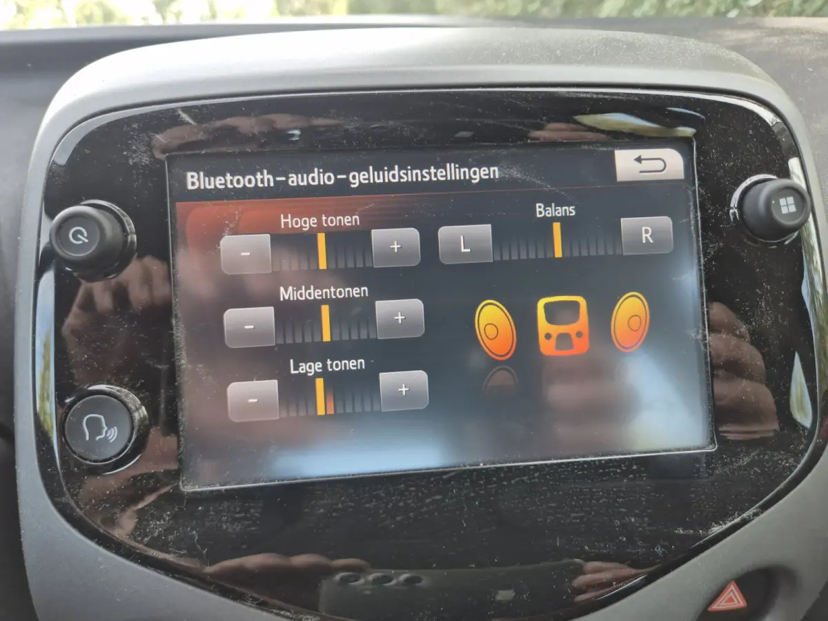 1.0 VVT-i x-play Achteruitrij camera.