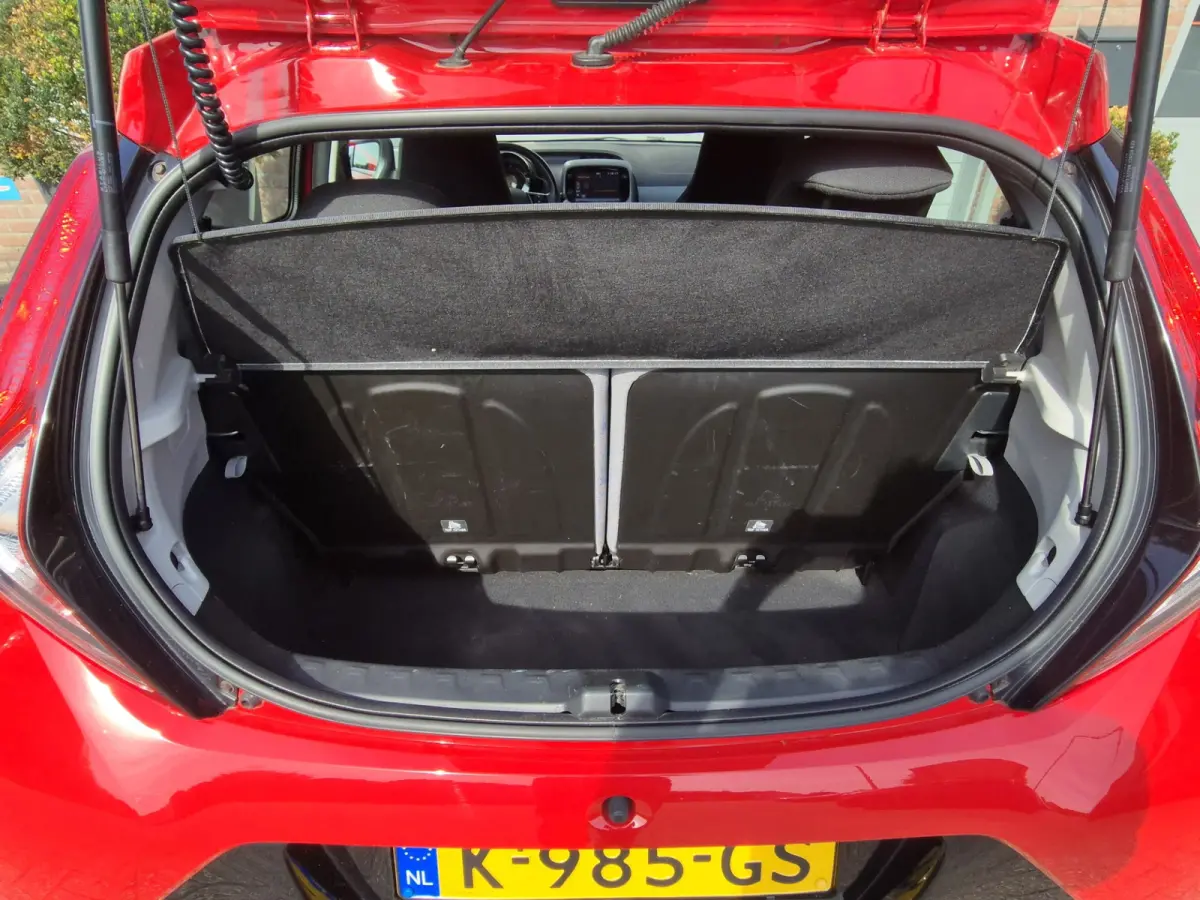 1.0 VVT-i x-play Achteruitrij camera.