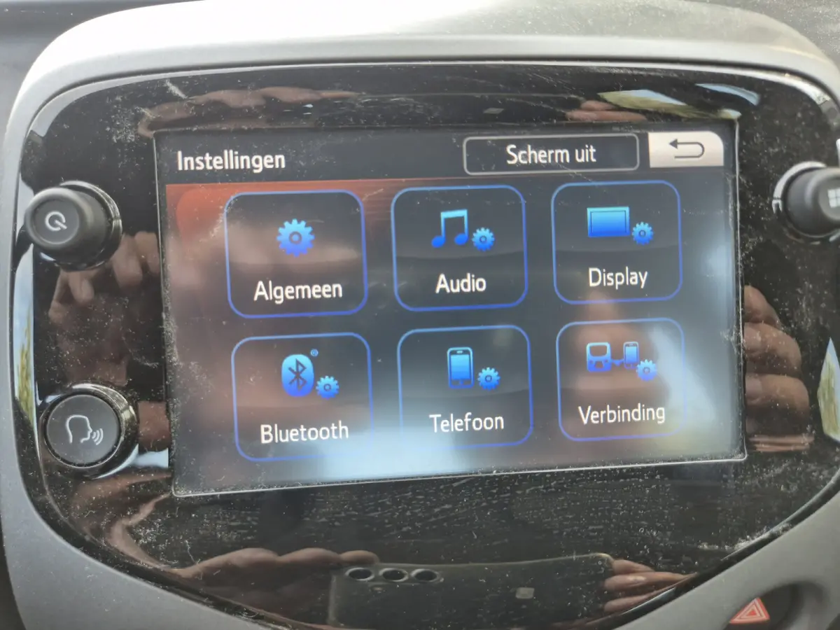1.0 VVT-i x-play Achteruitrij camera.