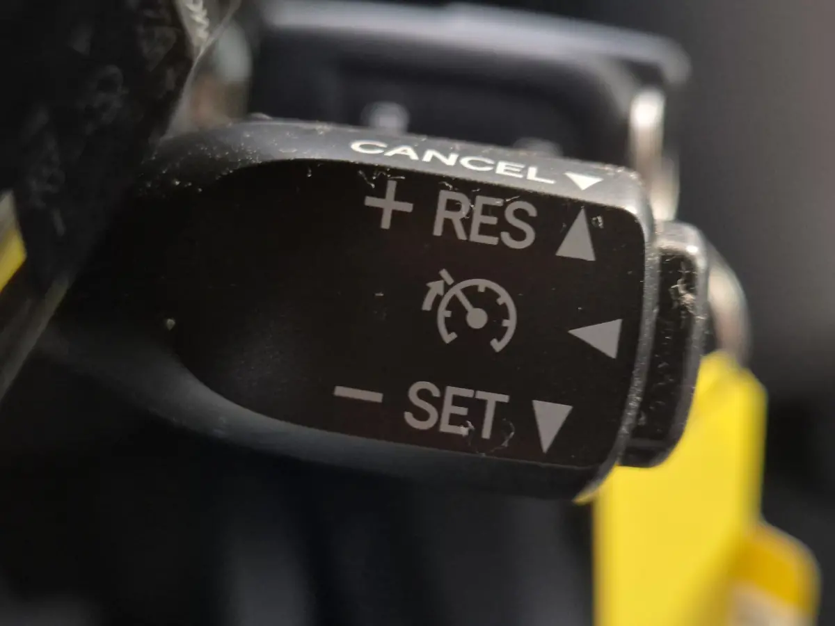 1.0 VVT-i x-play Achteruitrij camera.