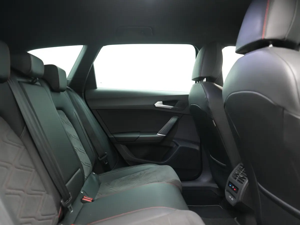 1.4 TSI eHybrid FR PHEV 204pk Dealer O.H. | Adaptive Cruise | Camera | Alcantara Sportstoelen Memory & Verwarmd | Matrix LED | Adaptive Onderstel | Stuur Verwarmd | Sfeerverlichting | Apple 