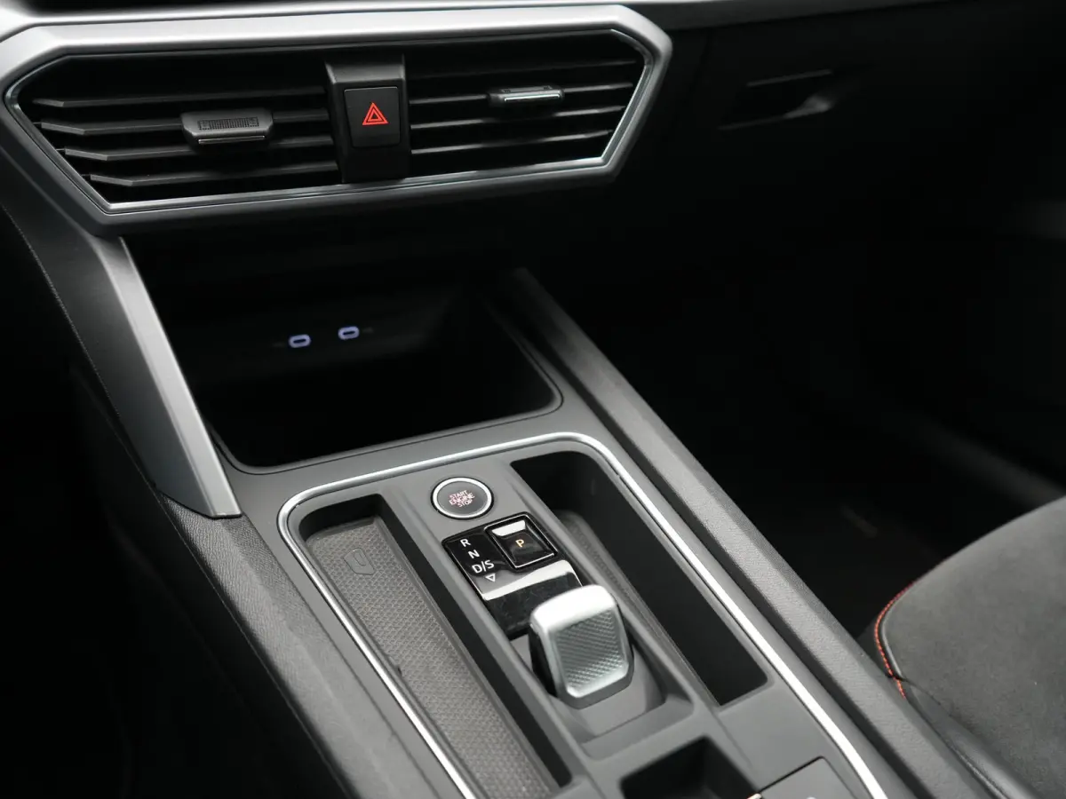 1.4 TSI eHybrid FR PHEV 204pk Dealer O.H. | Adaptive Cruise | Camera | Alcantara Sportstoelen Memory & Verwarmd | Matrix LED | Adaptive Onderstel | Stuur Verwarmd | Sfeerverlichting | Apple 