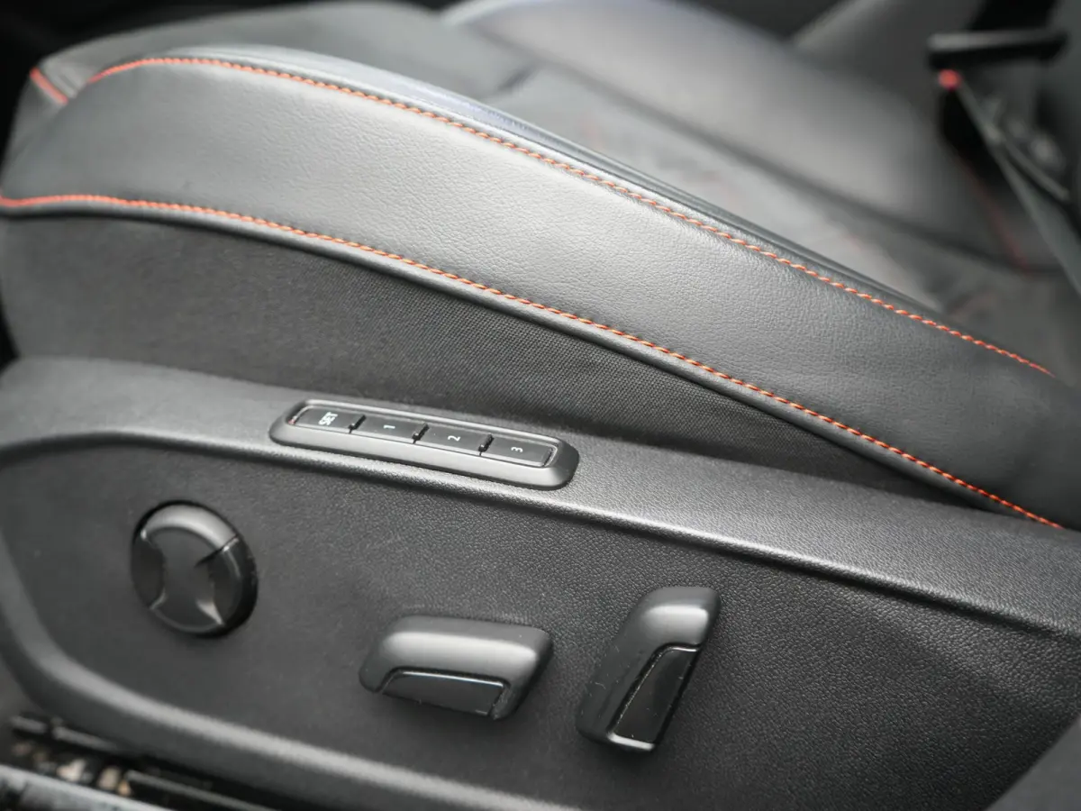 1.4 TSI eHybrid FR PHEV 204pk Dealer O.H. | Adaptive Cruise | Camera | Alcantara Sportstoelen Memory & Verwarmd | Matrix LED | Adaptive Onderstel | Stuur Verwarmd | Sfeerverlichting | Apple 